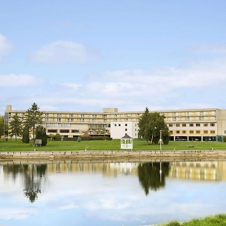Ramada By Wyndham Belleville Harbourview Conference Center Экстерьер фото