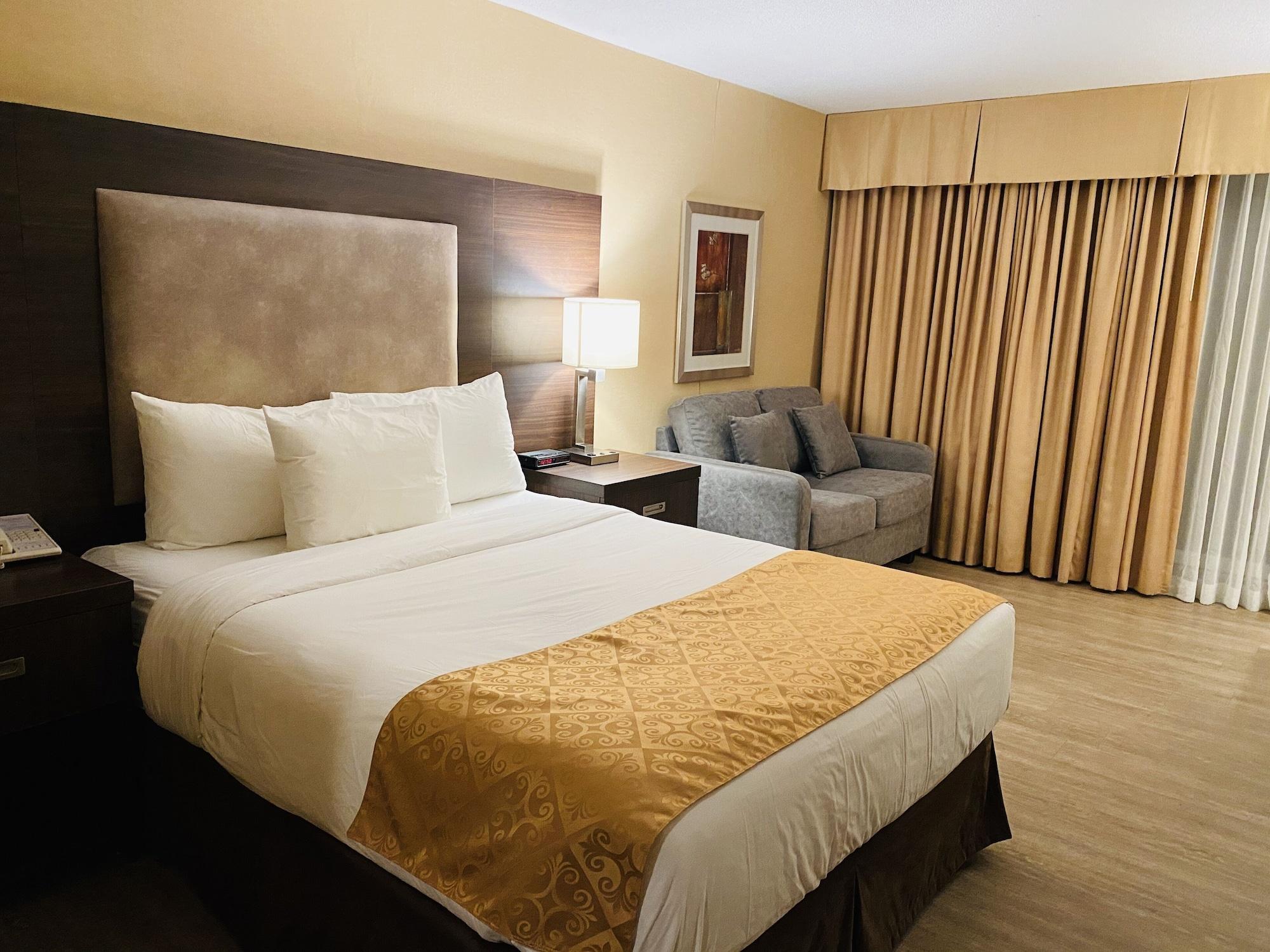 Ramada By Wyndham Belleville Harbourview Conference Center Экстерьер фото
