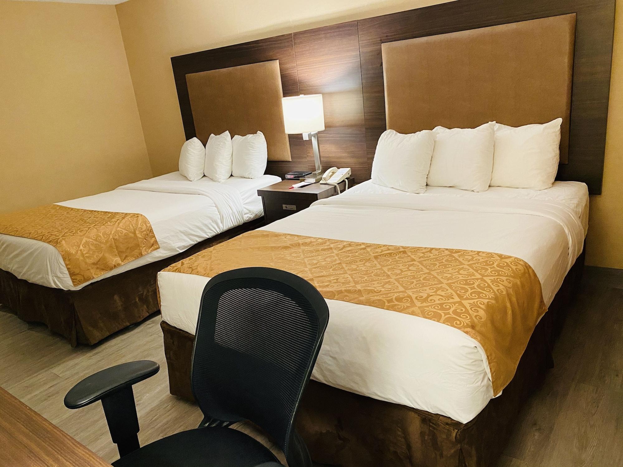 Ramada By Wyndham Belleville Harbourview Conference Center Экстерьер фото