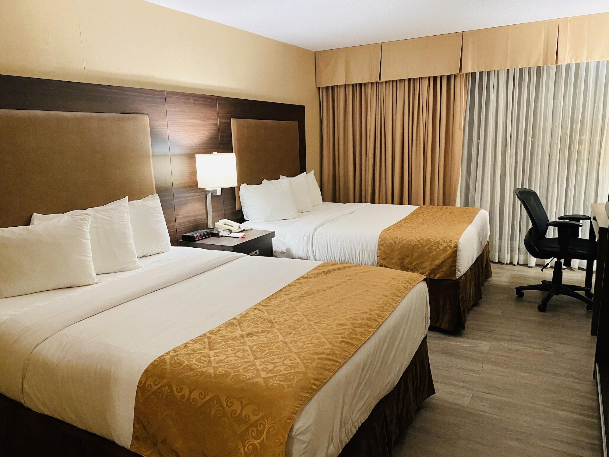 Ramada By Wyndham Belleville Harbourview Conference Center Экстерьер фото