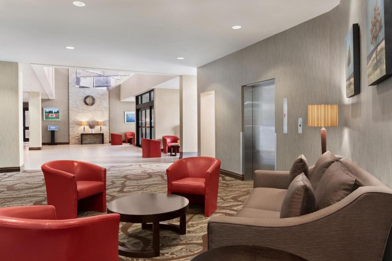 Ramada By Wyndham Belleville Harbourview Conference Center Экстерьер фото
